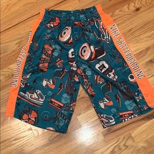 Nike skate boarding shorts boys XL